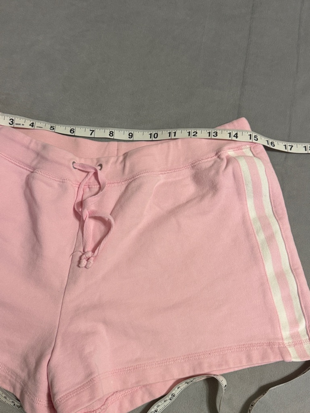 Disney Land Resort PRINCESS PINK SHORTS SIZE WOMENS LARGE - Picture 4 of 4